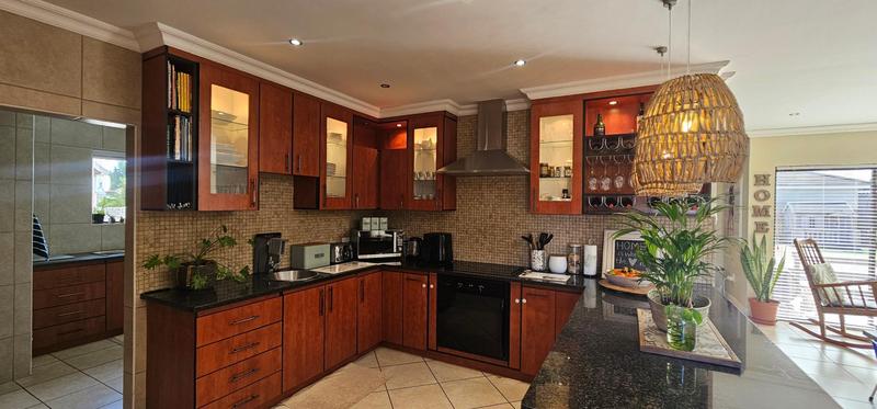 4 Bedroom Property for Sale in Myburgh Park Western Cape